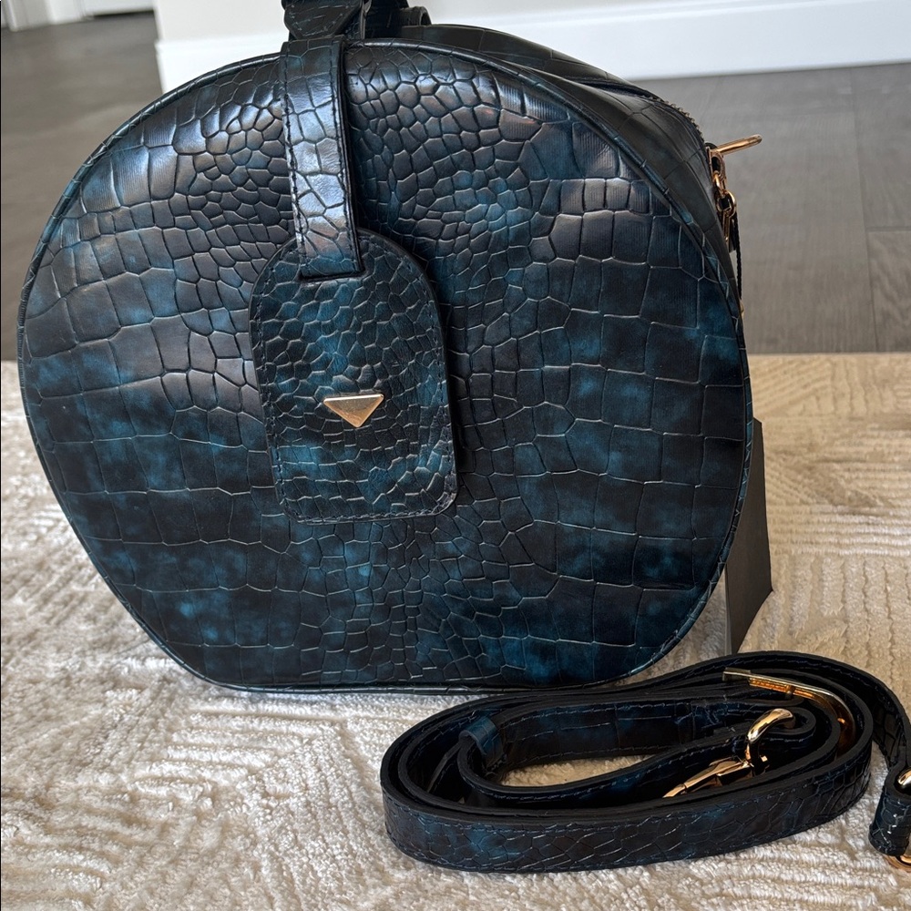 Elegant Blue Leather Round Bag - Picture 3 of 3